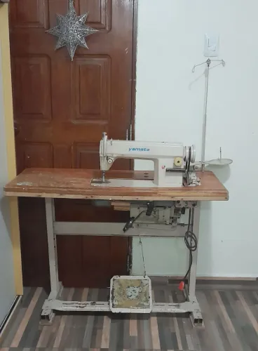 Máquina de costura reta industrial 