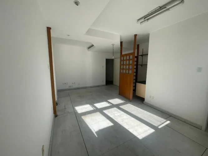SALA COMERCIAL A VENDA NO BAIRRO SAVASSI COM 30 METROS
