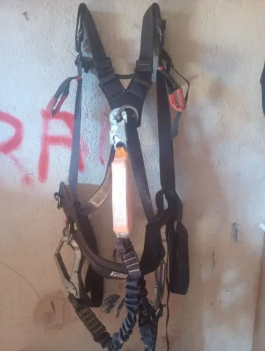 Vendo 2 cintos de segurança