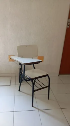 Carteira escolar/ cadeira de escola usadas em bom estado