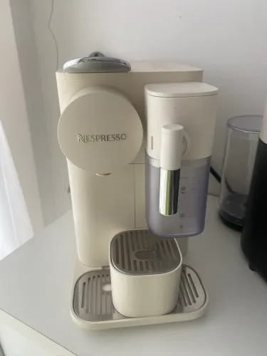 Máquina Nespresso Lattissima Branca 220V
