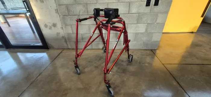 Andador Posterior Completo Nimbo Drive Medical c/ Assento, Apoio Quadril e Freio