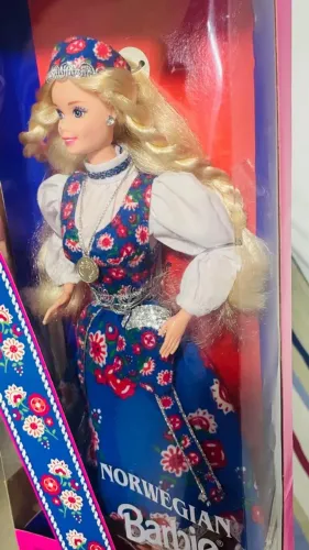 Barbie Norwegian Dolls of the World 1997 Collector Edition Mattel Vintage