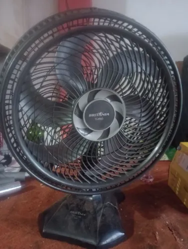 Ventilador Britânia de mesa completo