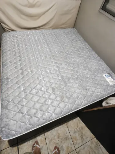 VENDO COLCHÃO DE CASAL KINGSIZE USADO MAS EM ÓTIMO ESTADO 
