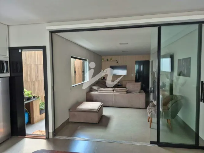 Casa residencial à venda no Bairro Planalto, Uberlândia 3 quartos e suíte