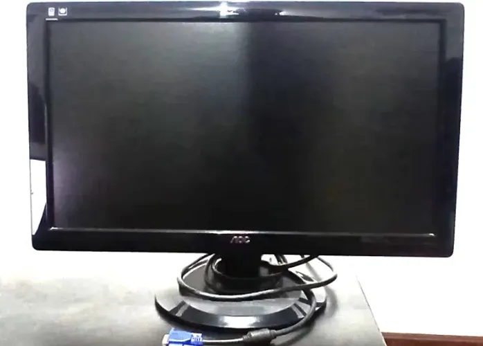 Monitor AOC 2236Vwa é um modelo LCD widescreen de 21,5 polegadas