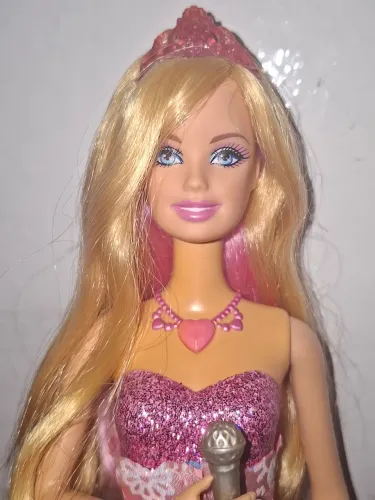 Vendo boneca Barbie princesa 