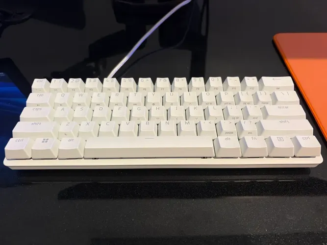 Teclado Razer Huntdman mini mercury switch purple