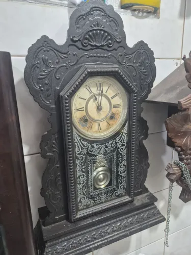 Relógio de parede funcionando em bom estado