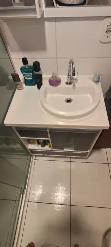 Armário+ lavatório+ espelho