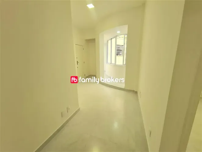 CATETE: EXCELENTE APARTAMENTO QUARTO E SALA TOTALMENTE REFORMADO