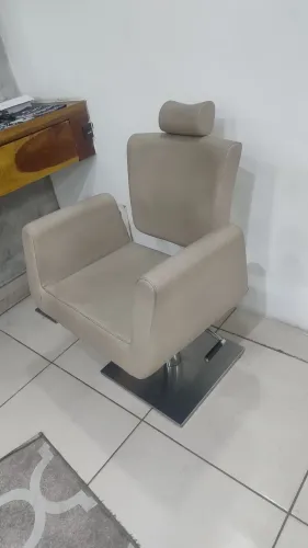 Cadeira paracabeleleira Haisan hidraulica e reclinável