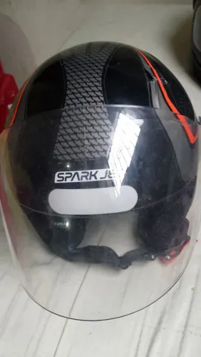 Capacete semi novo tá perfeito