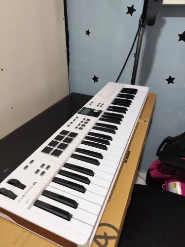 Controladora Arturia MK3 Essencial 61