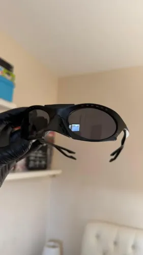 Óculos de Sol Esportivo Preto com Lentes Escuras - Estilo Performance