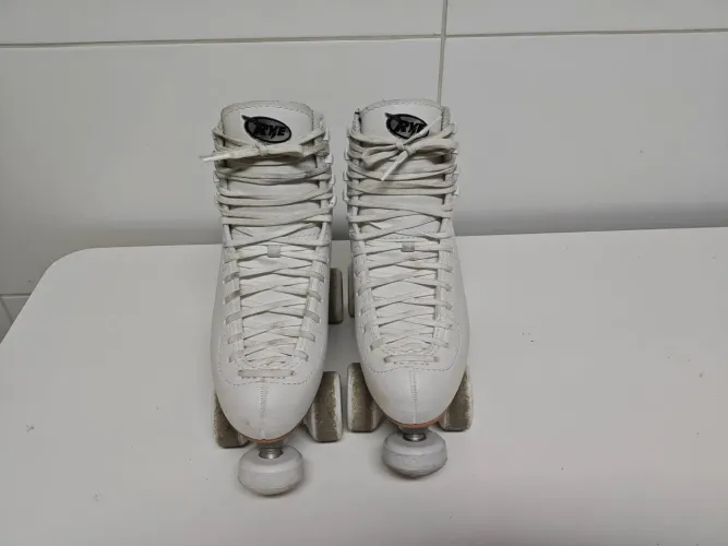 Patins Rye tamanho 38 excelente 
