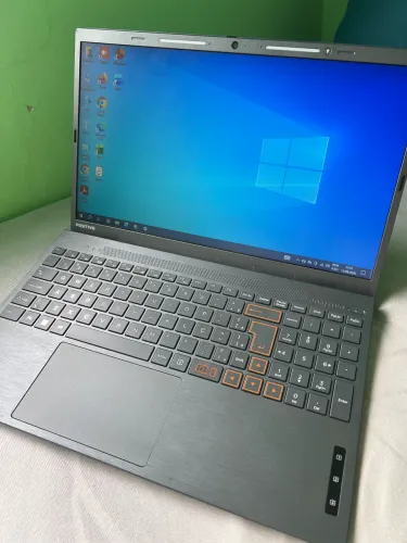 Computador SSD 224 GB, 8 GB RAM e carregador original.