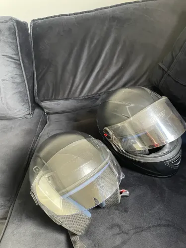 2 capacetes usados FW3