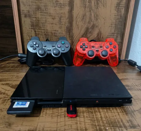 PlayStation 2 Slim dois controles