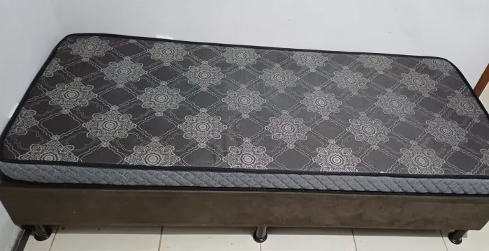 VENDO CAMA DE SOLTEIRO USADA 
