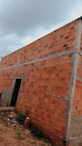 Casa no taquari 1 quarto uma cozinha e 1 banheiro. Toda forrada e no blidex 
