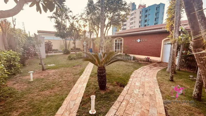 Casa com 3 dormitórios à venda, 383 m² por R$ 1.800.000 - Centro - Pirassununga/SP