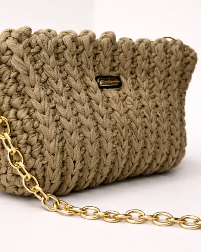 Bolsa Bege com dourado de Crochê