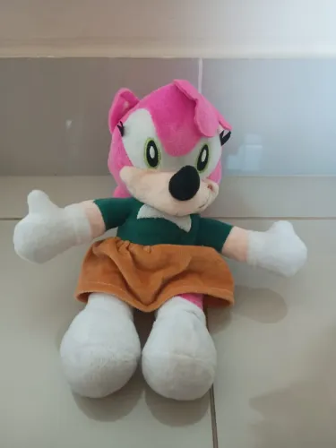 Boneco Amy de pelúcia sonic 27 cm