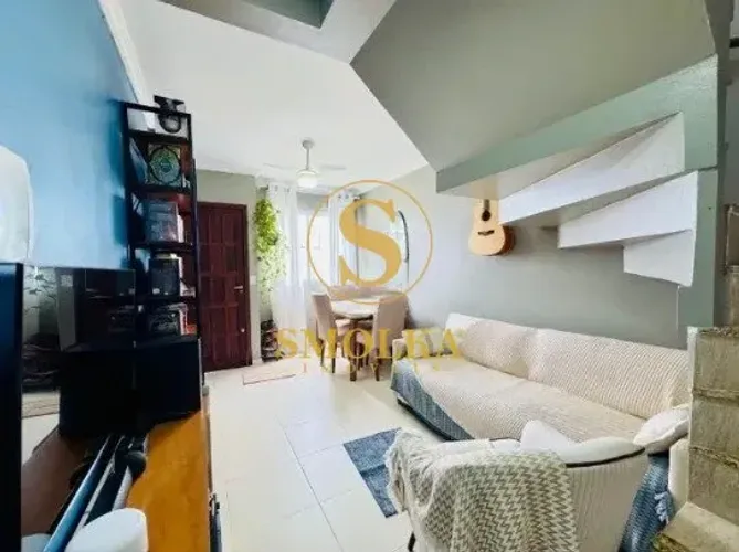 Sobrado duplex geminado à venda, com 2 dormitórios, 1 banheiro e 1 vaga de garagem coberta