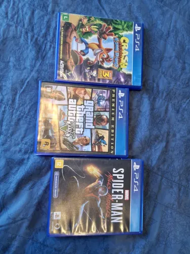 PS4 Original + 2 Controles + 3 Jogos (GTA V, Spider-Man e Crash)