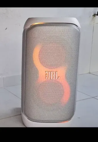 Caixa JBL 320 muito nova apenas 4 meses de uso