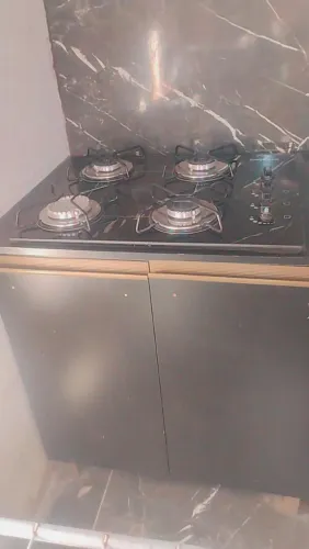 Cozinha completa com fogão cooktop 4 bocas
