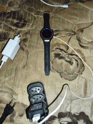Vendo um relógio digital semi novo que serve para celular Motorola , xiomi , Bom pra corre