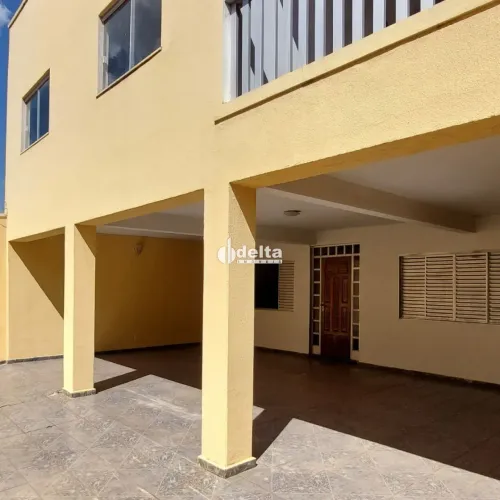 Casa residencial com 5 quartos sendo 1 suíte disponível para venda no bairro Segismundo Pe