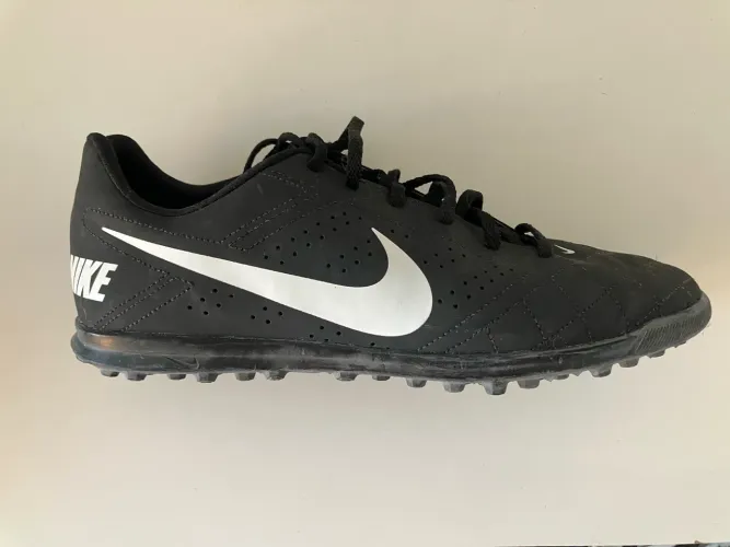 Chuteira Nike Society