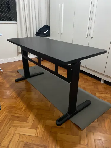 Mesa escritório com regulagem de Altura