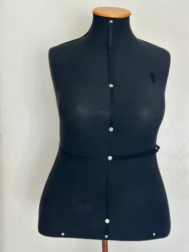 Manequim feminino tamanho 50 regulável vitrine loja ótimo estado
