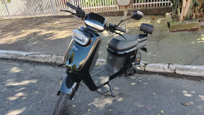 Scooter elétrica Sudu A4 muito nova