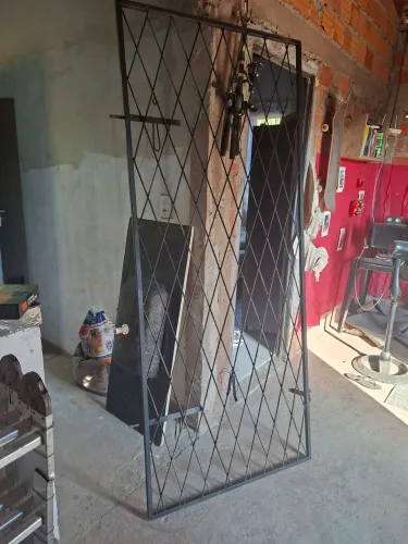 Grade de proteção para porta