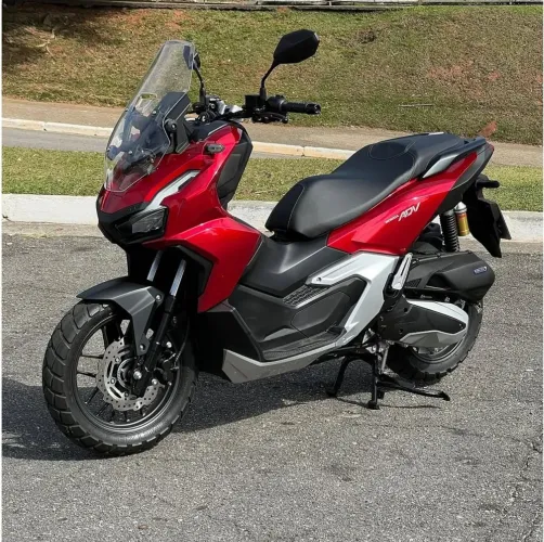 Honda Adv 160 com 3.800 km único dono
