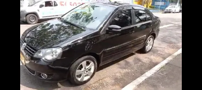 Volkswagen Polo Sed. Comfort. 1.6 MI Tot. Flex 8V 2011