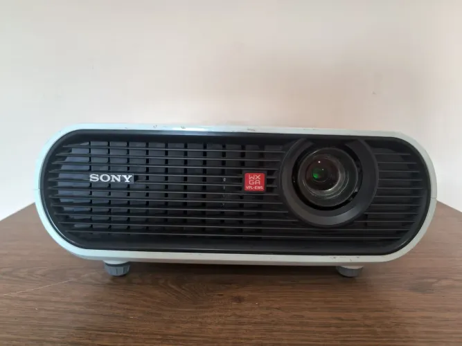Projetor Sony EW5 (hdmi)