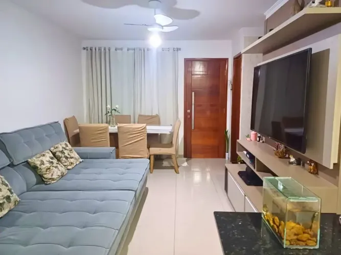 Sobrado em Condomínio Fechado com 2 suítes e 2 vagas cobertas à venda