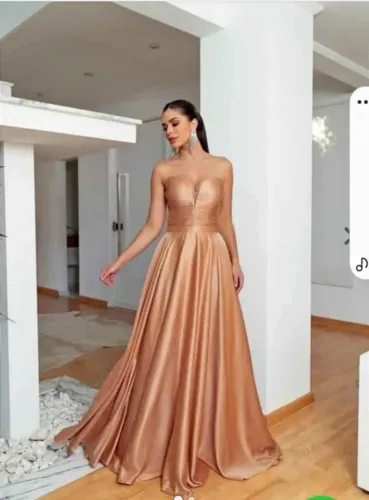 Vestido de Festa Longo Dourado. Veste tamanho 38 Usado apenas uma vez.