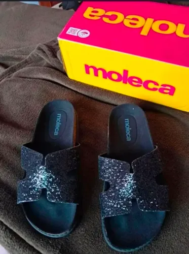 Vendo sandália nova da Moleca