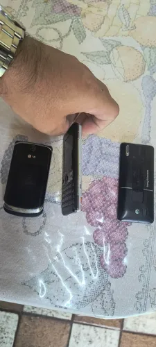 Dois celular para retirada de peça ler anuncio