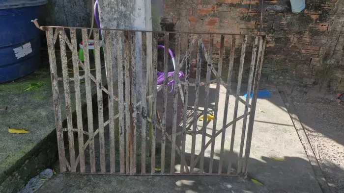 Vende se gradiado de ferro
