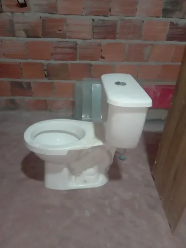 Vaso sanitário acoplado novo pra hoje R$200