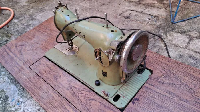 Maquina de costura antiga